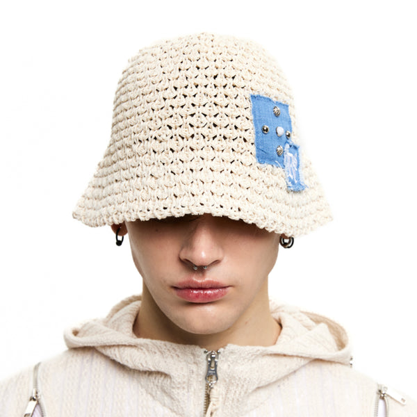 Knitting a bucket hat