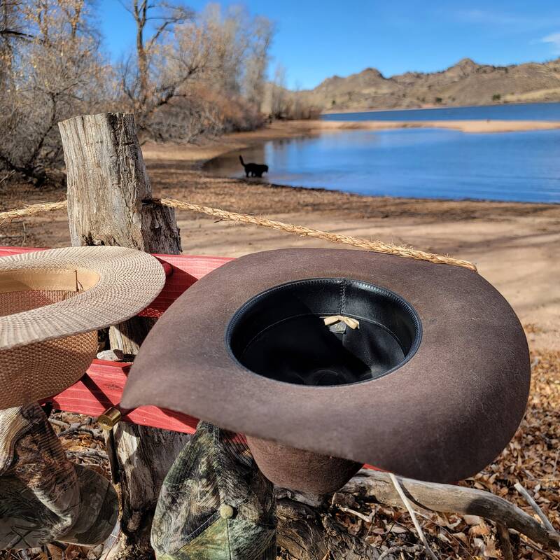 How to set down a cowboy hat?