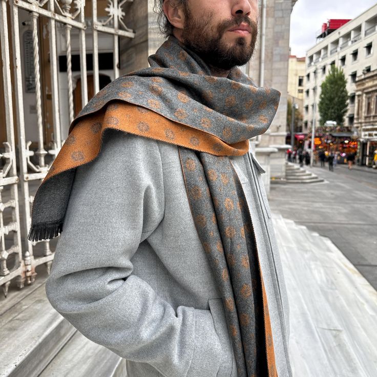 Men’s Scarf Trends: Stay Fashionable All Year Round